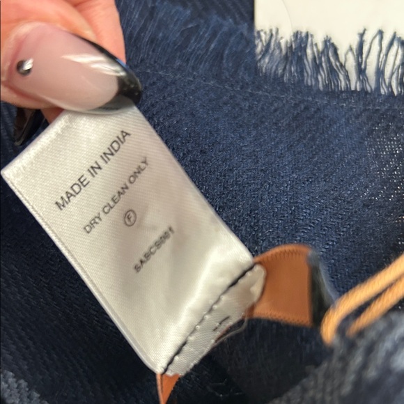 Quince Deep Blue Linen Wrap - Picture 4 of 4